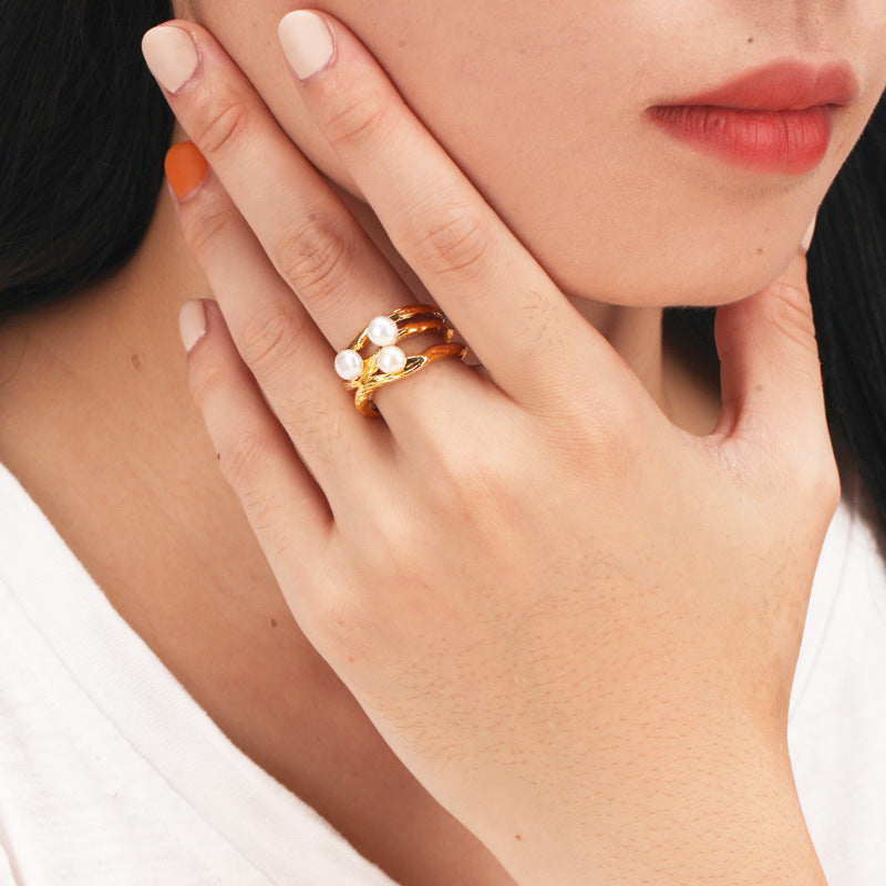 wave-shaped design ring - Mara