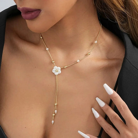 Flower Pearl Necklace - Beth