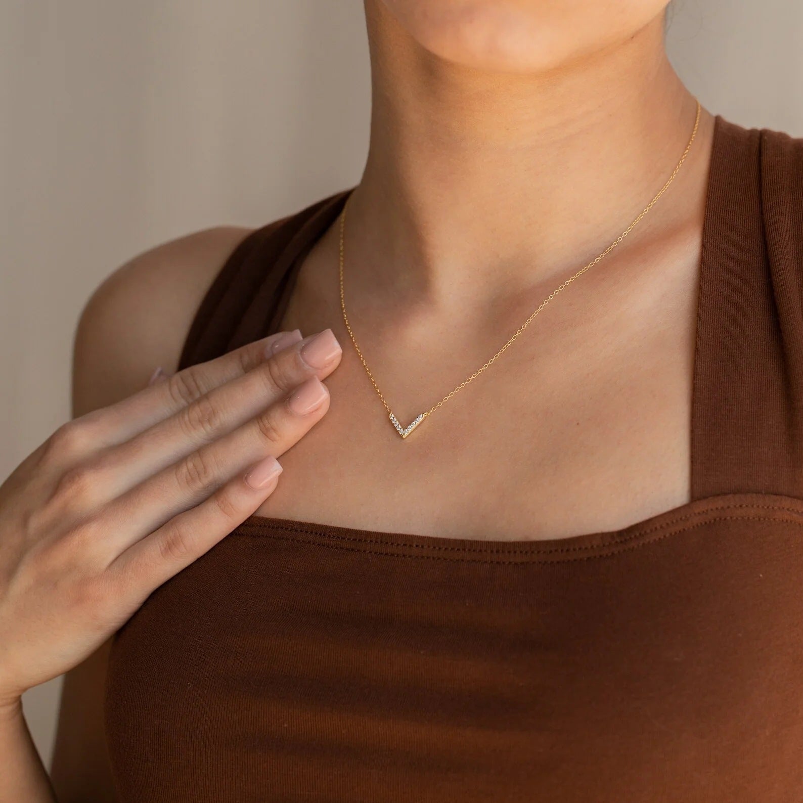 V-shaped pendant Necklace in gold and silver - Sharpline