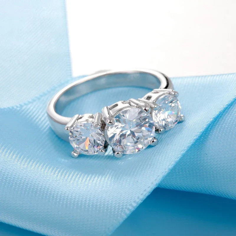 Sterling silver ring with sparkling crystals - Timeless elegance - Valente