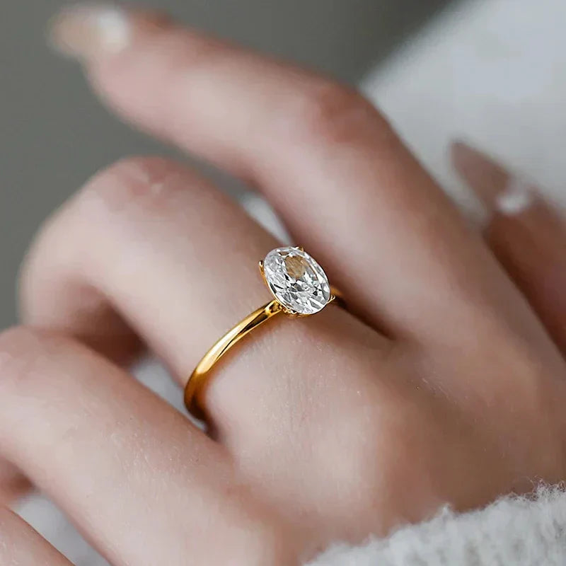 Sterling silver ring with brilliant oval stone - Pure elegance for women - Larrieta