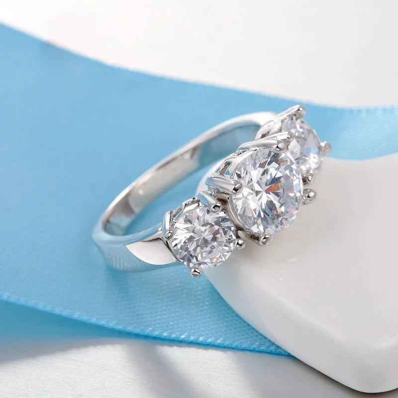 Sterling silver ring with sparkling crystals - Timeless elegance - Valente