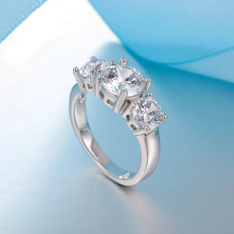 Sterling silver ring with sparkling crystals - Timeless elegance - Valente