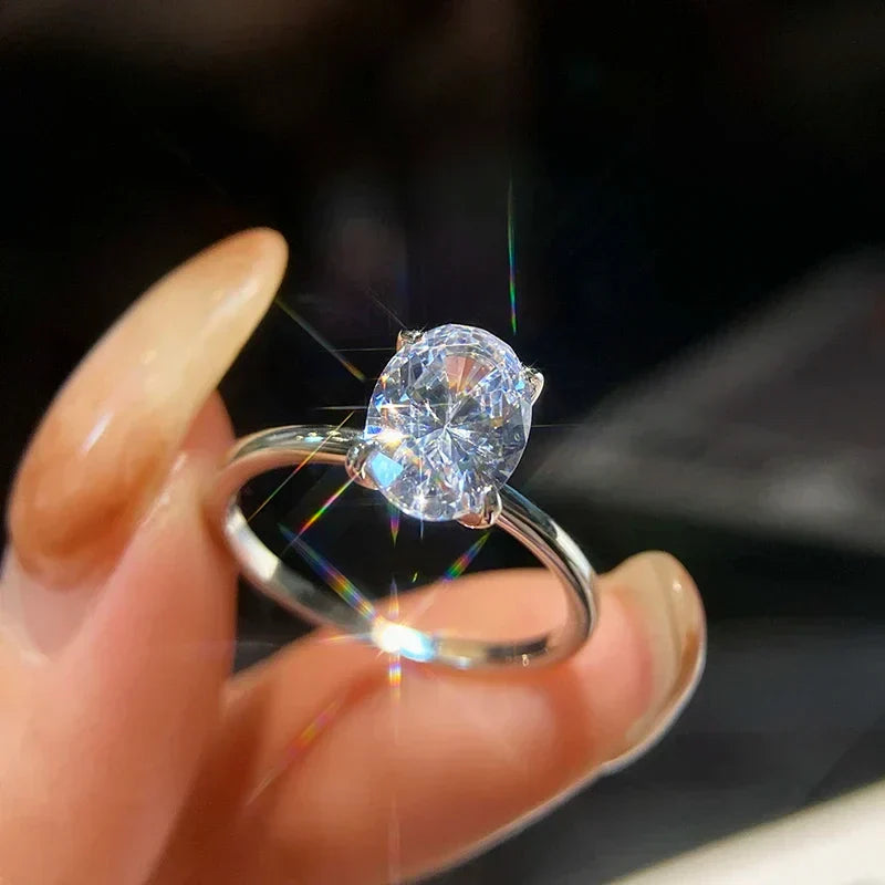 Sterling silver ring with brilliant oval stone - Pure elegance for women - Larrieta