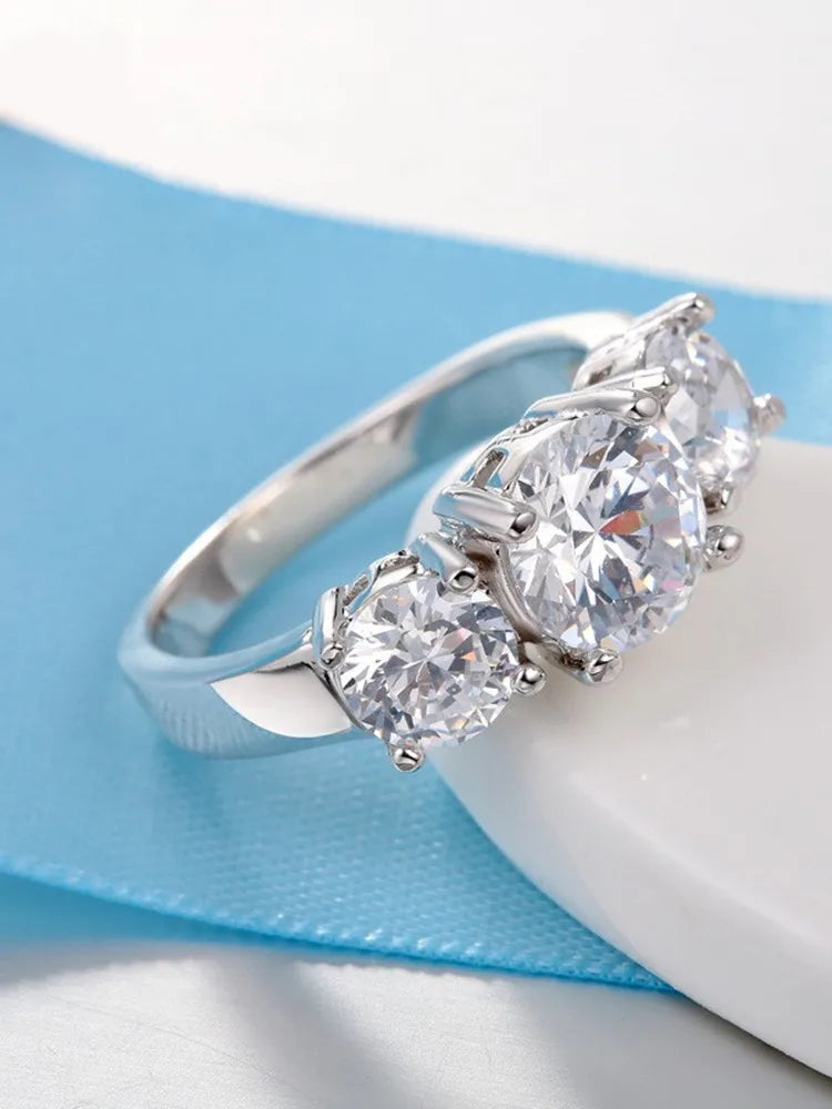 Sterling silver ring with sparkling crystals - Timeless elegance - Valente