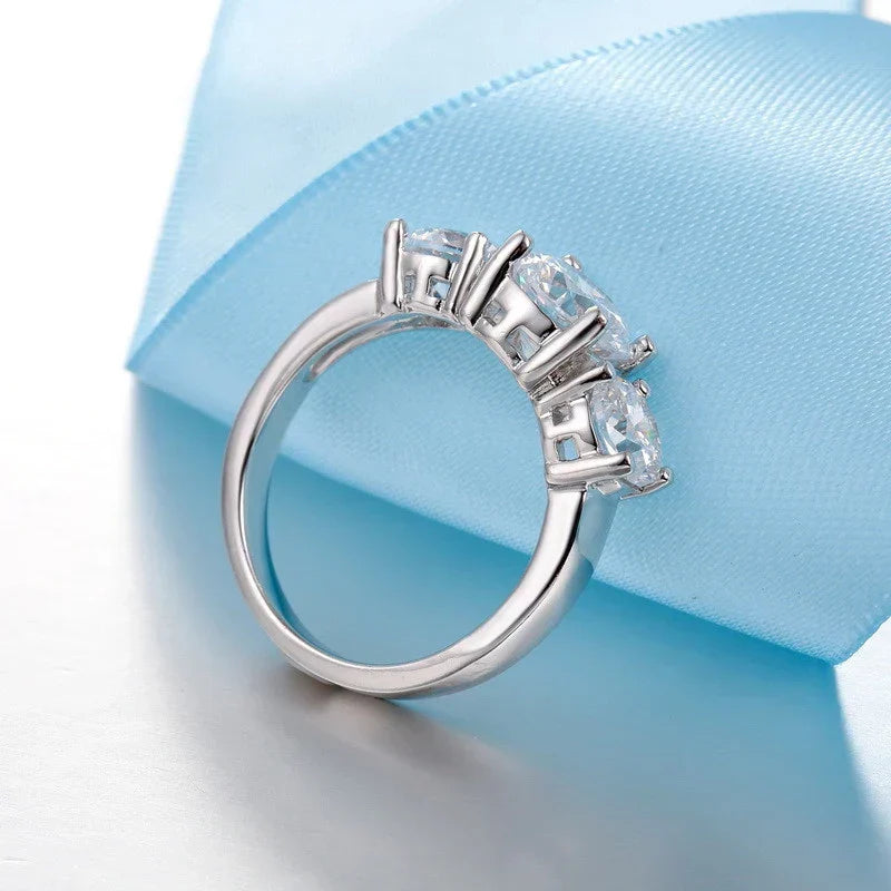 Sterling silver ring with sparkling crystals - Timeless elegance - Valente